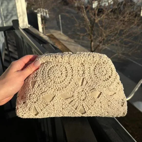 Cream textured clutch bag - Picture 3 of 7